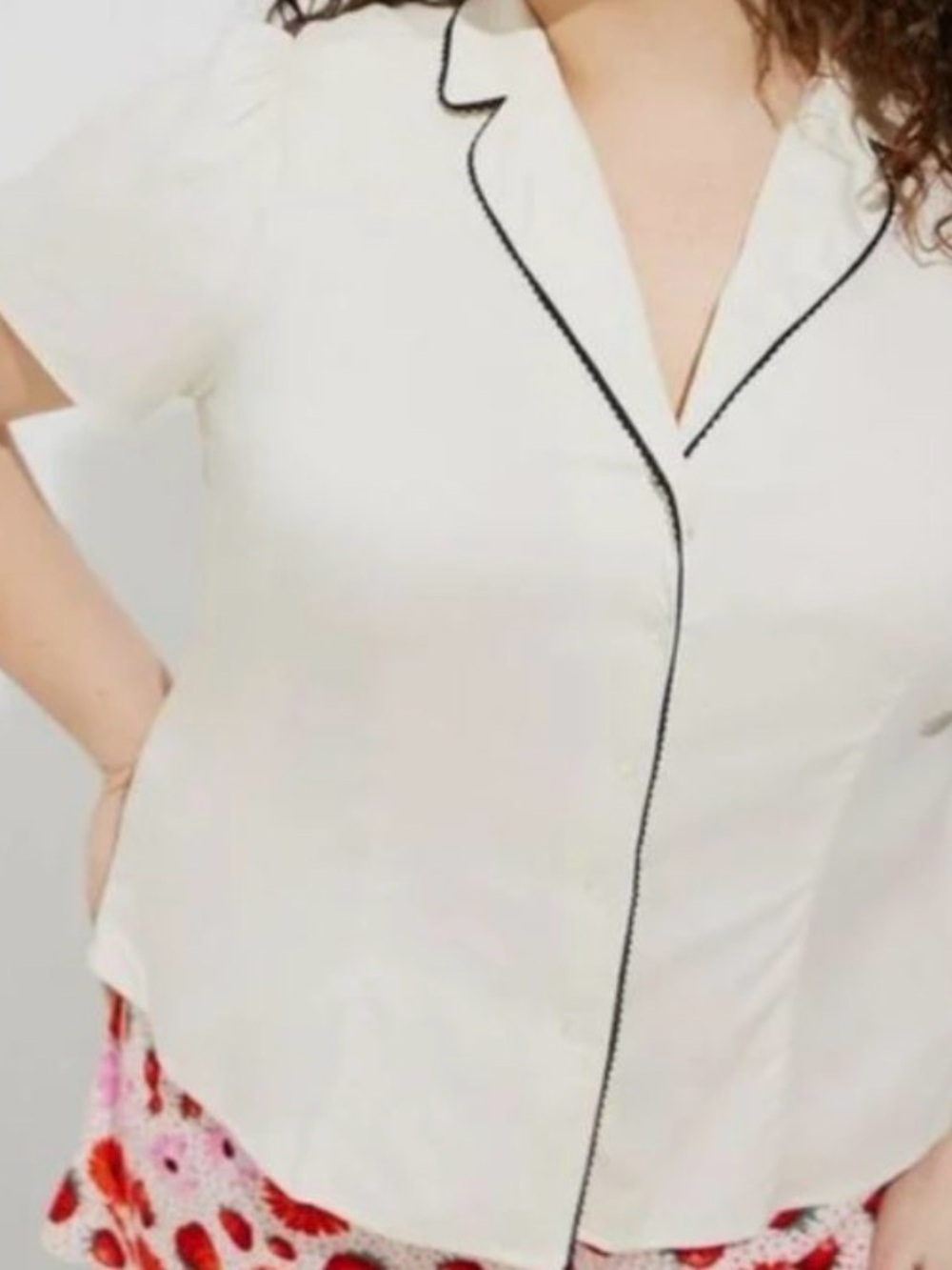 Retro Chic Cream Short-Sleeve Button-Down Top with Black Piping